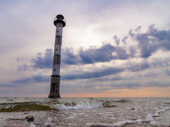 Kiipsaare tuletorn. Selle nurga alt vaadates viltu